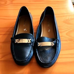 Women's loafer shoes